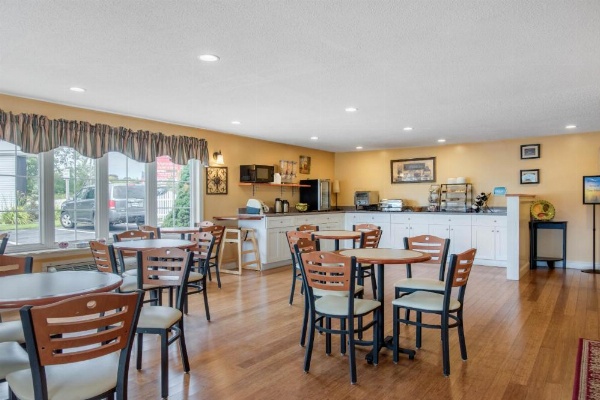 Coachman Inn image 11