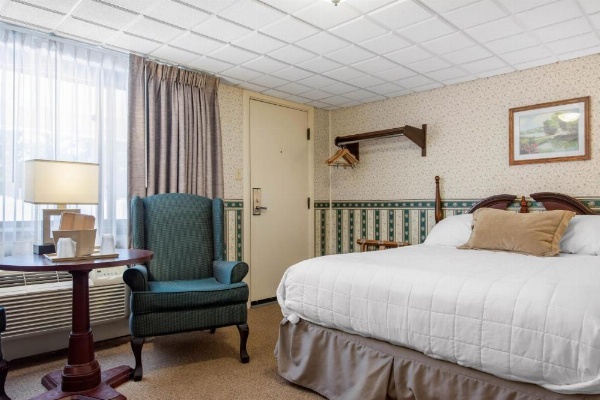 Coachman Inn image 13